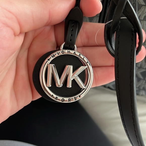 Michael Michael Kors Eliza Large East West
Open Tote with Wallet - Picture 8 of 8